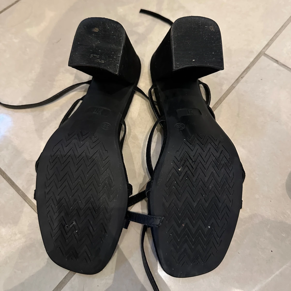 Svarta sandaler med klack från XIT - 4