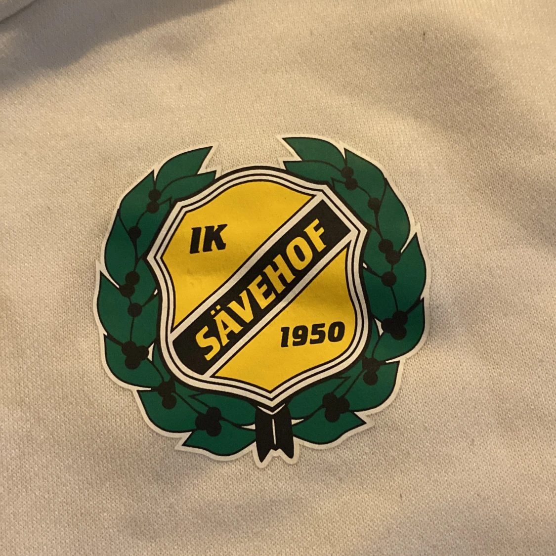 Vit hoodie från Adidas med IK Sävehof-logga - 2