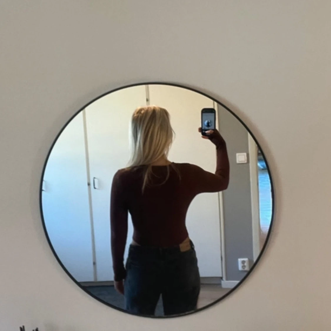 Brun långärmad topp med utskärningar - 1