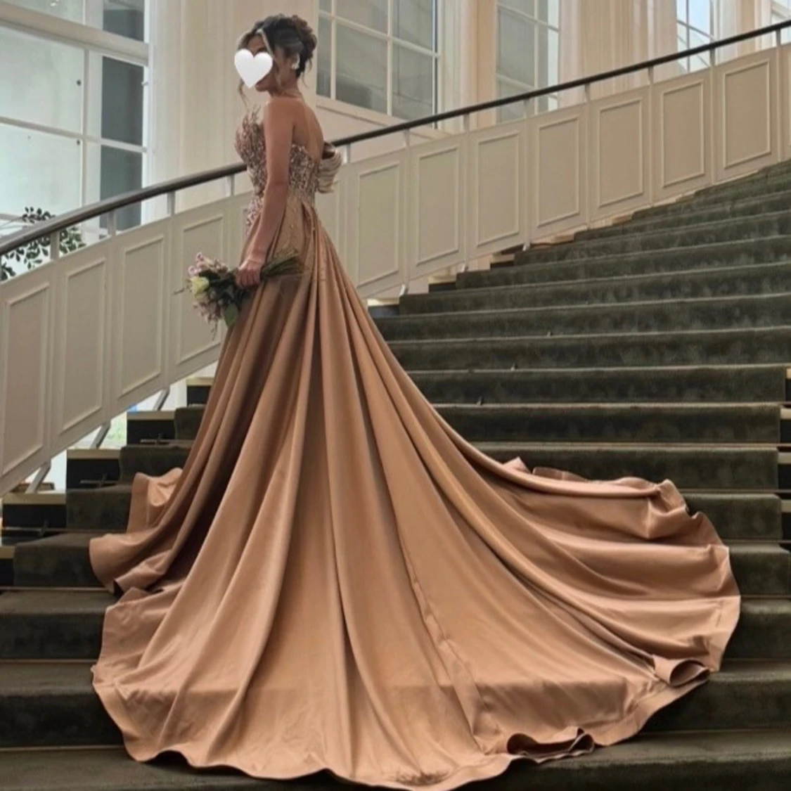 Förlovningsklänning (säljer klänningsn åt en vän) 