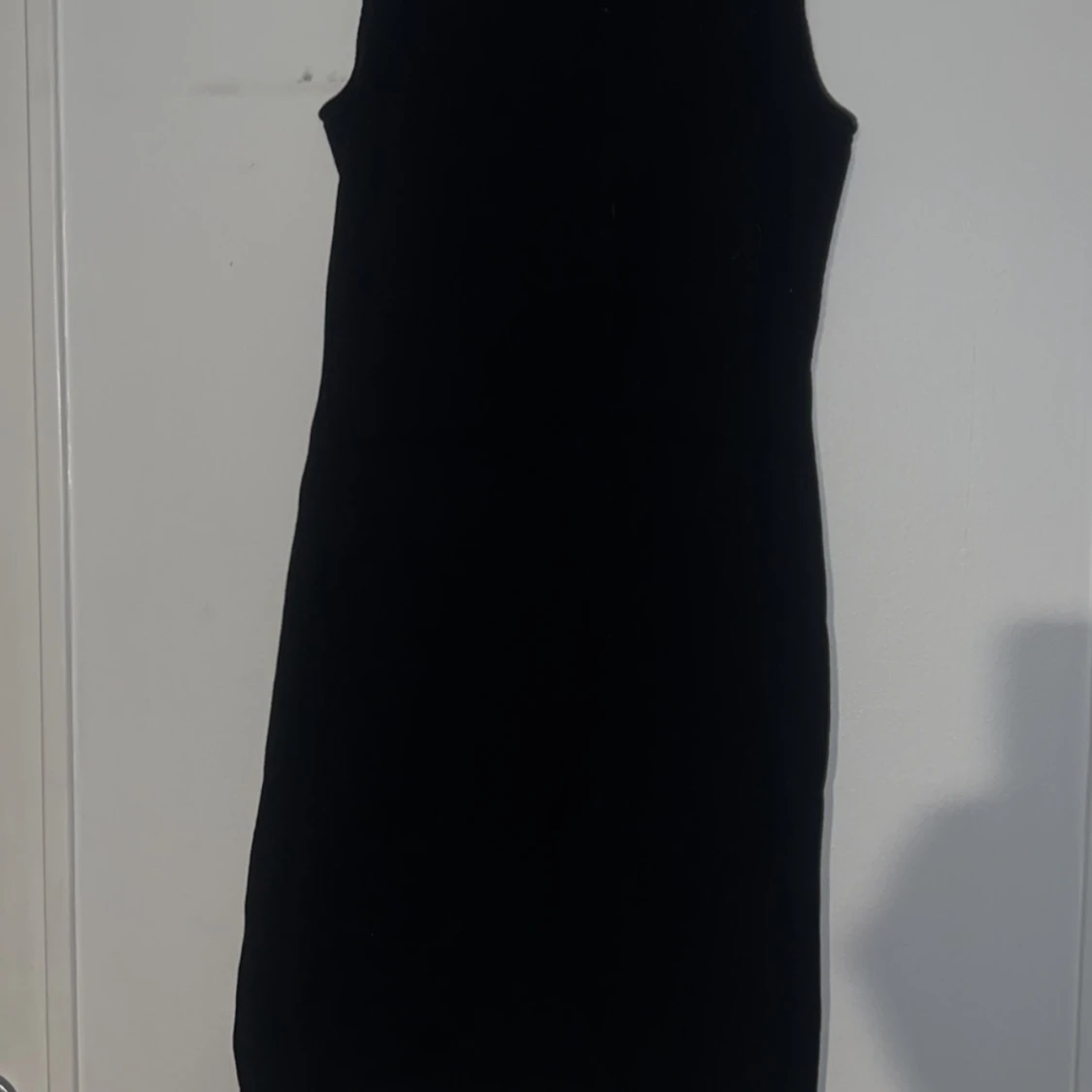 Svart ärmlös klänning från H&M - 1