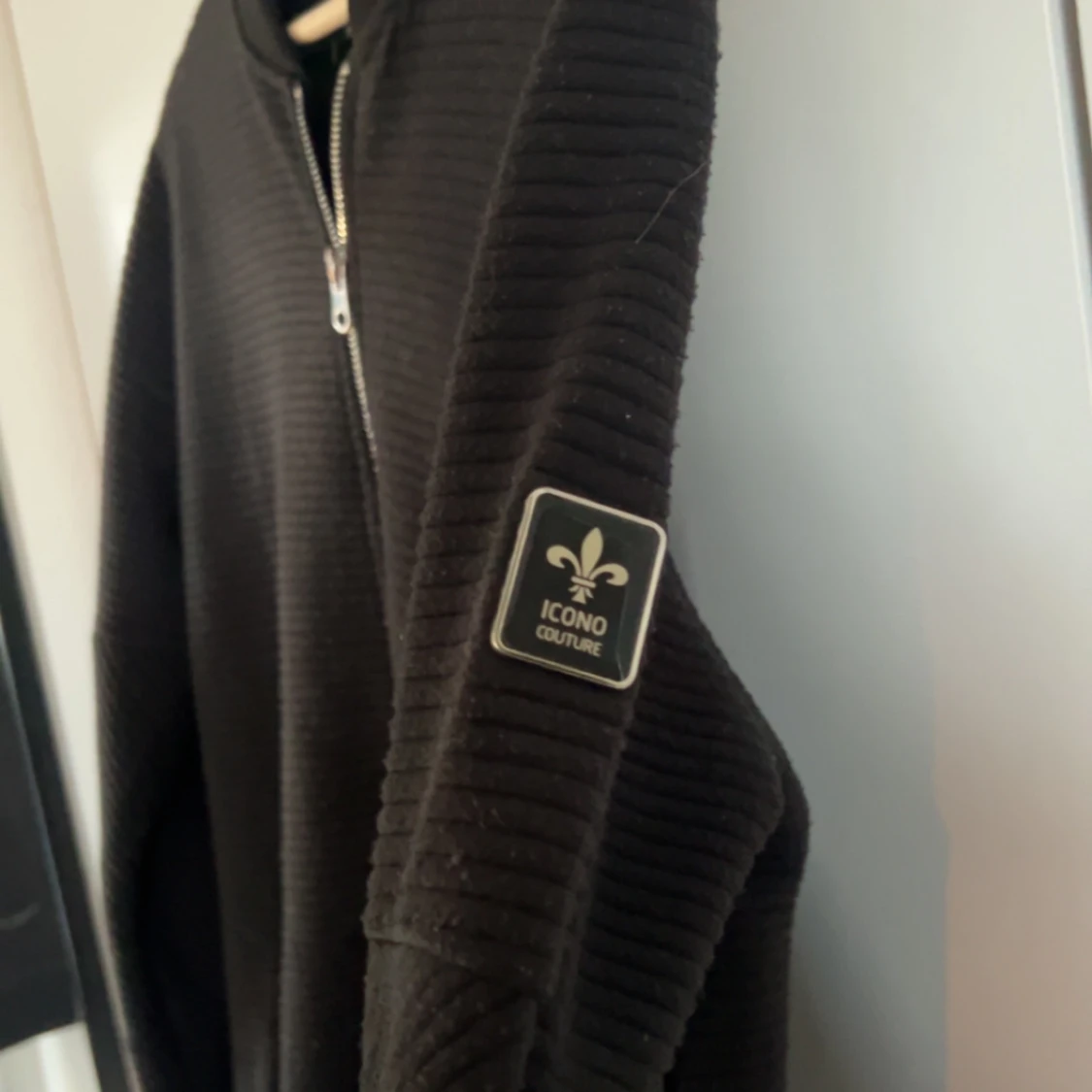 Svart jacka från Icono Couture - 2