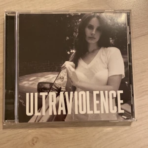 Ultraviolence CD Lana del Rey  - Säljer en CD med albumet 'Ultraviolence'. 