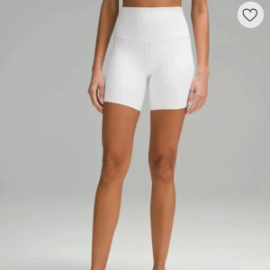 Lululemon align shorts - Vita lululemon align shorts i storlek 6(eu 36-38) eller s. Dom är high rise.