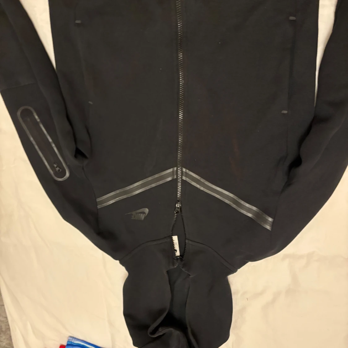 Svart hoodie och byxor från Nike tech  - 1