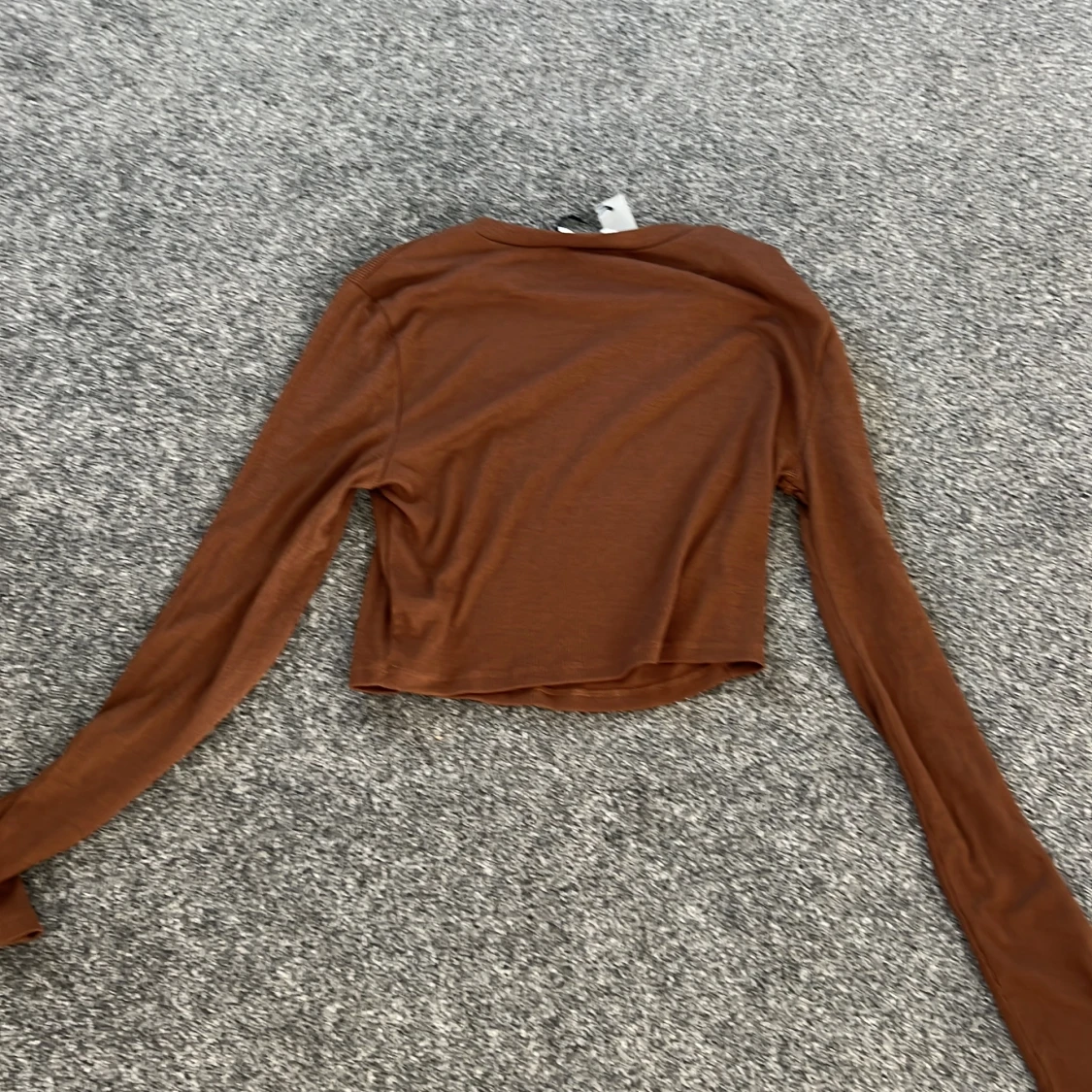 Brun ribbad croppad topp från NA-KD - 2