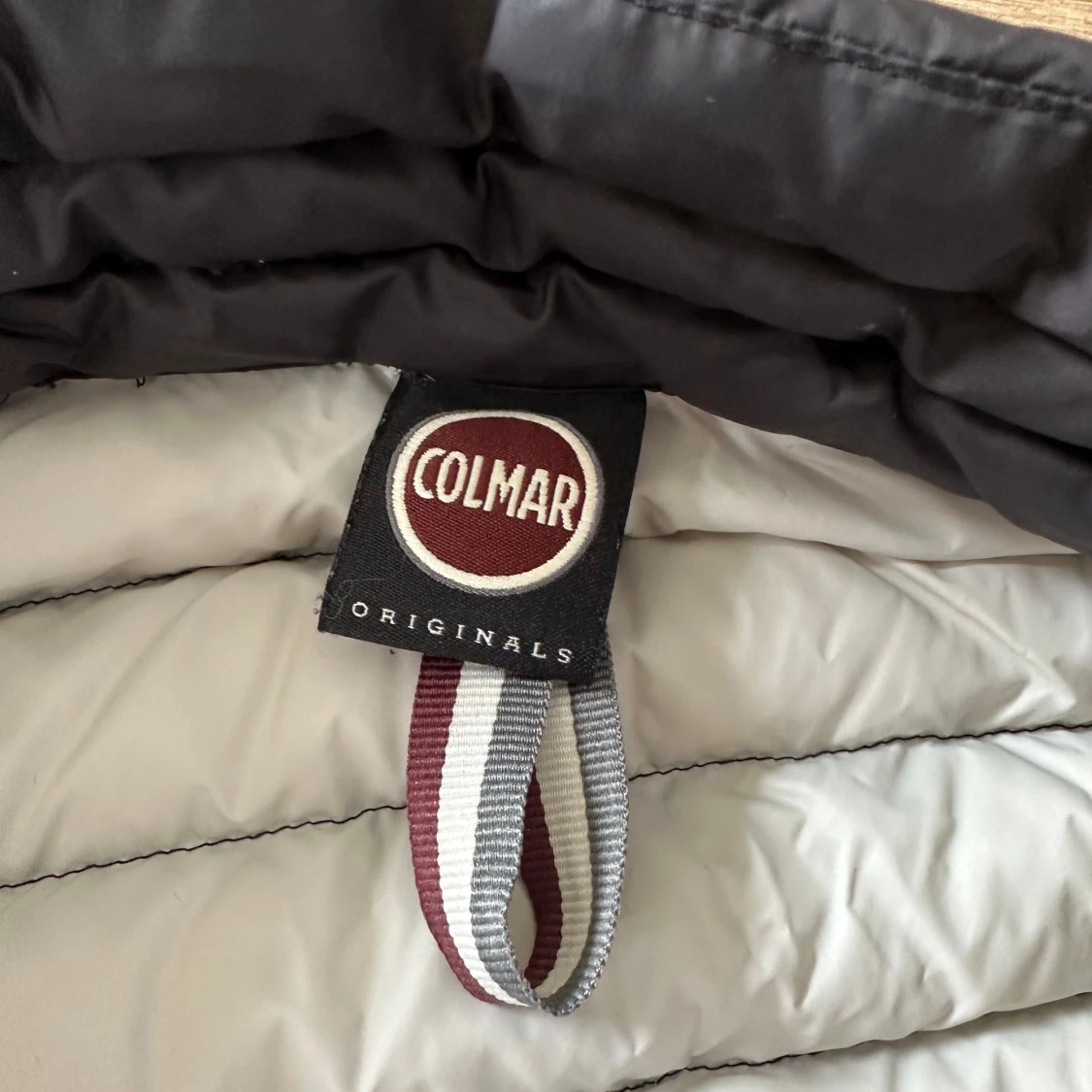 Svart dunväst från Colmar - 2