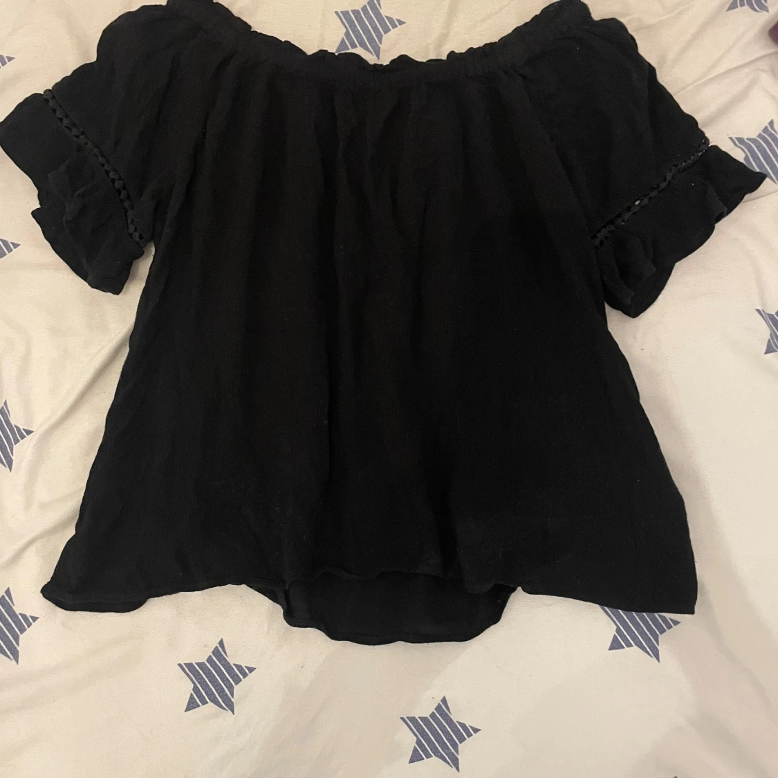 Svart offshoulder blus