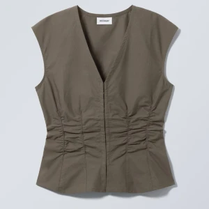 Weekday topp - En super snygg topp som inte kommer till användning. Helt ny med alla lapparna kvar. 