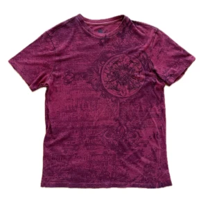 Cool Affliction liknande T-shirt - Riktigt cool o snygg t-shirt som liknar Affliction. I  bra skick. Bredd: 52 cm. Längd: 72 cm. Ställ gärna frågor.