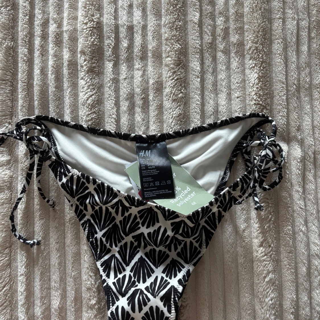 Svartvit bikiniunderdel från H&M