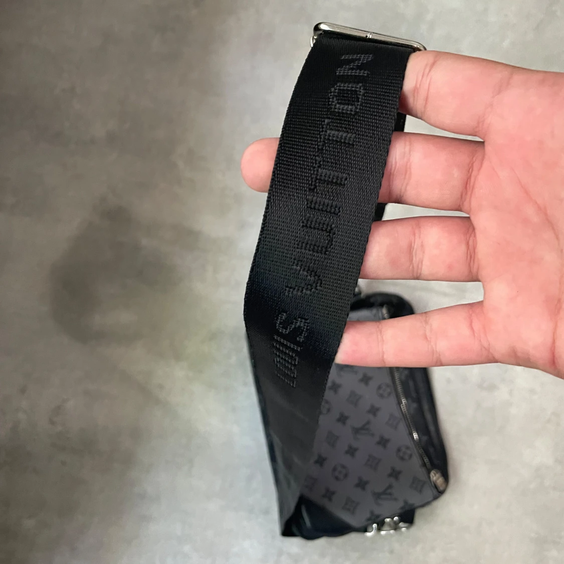 Louis Vuitton svart axelväska monogram - 4