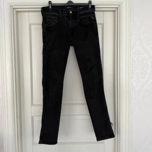 Svarta Replay anbass - Replay anbass  Storlek 31/32  Skick 9/10 Nypris 1599 