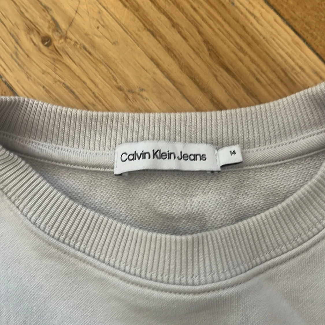 Ljusgrå Calvin Klein Jeans sweatshirt - 2