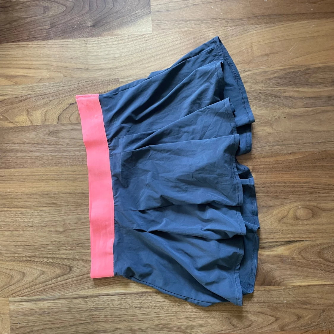 Sportig kortkjol från H&M med shorts