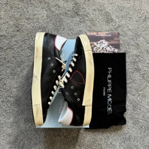 Philippe Model - Phillipe Model| Skick:Brand new, box och tags med följer!| Storlek 45| Vid frågor kom PM!🤗|