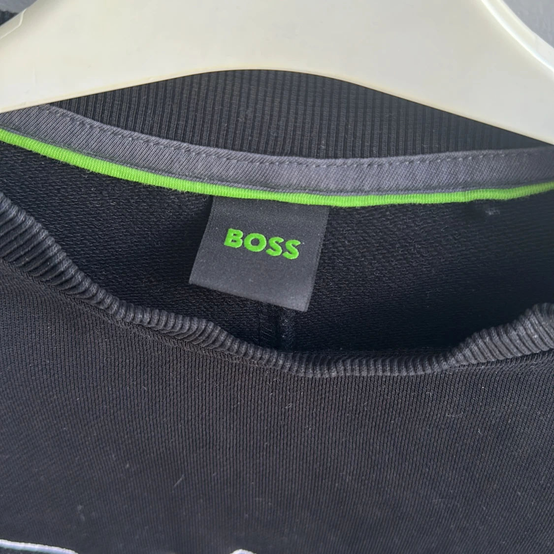 Svart långärmad tröja från BOSS - 1