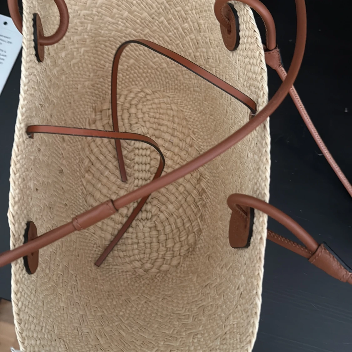 Loewe beige shoppingväska i flätad halm - 3