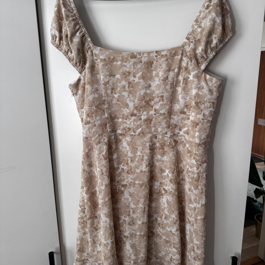 Beige kortklänning  - 1