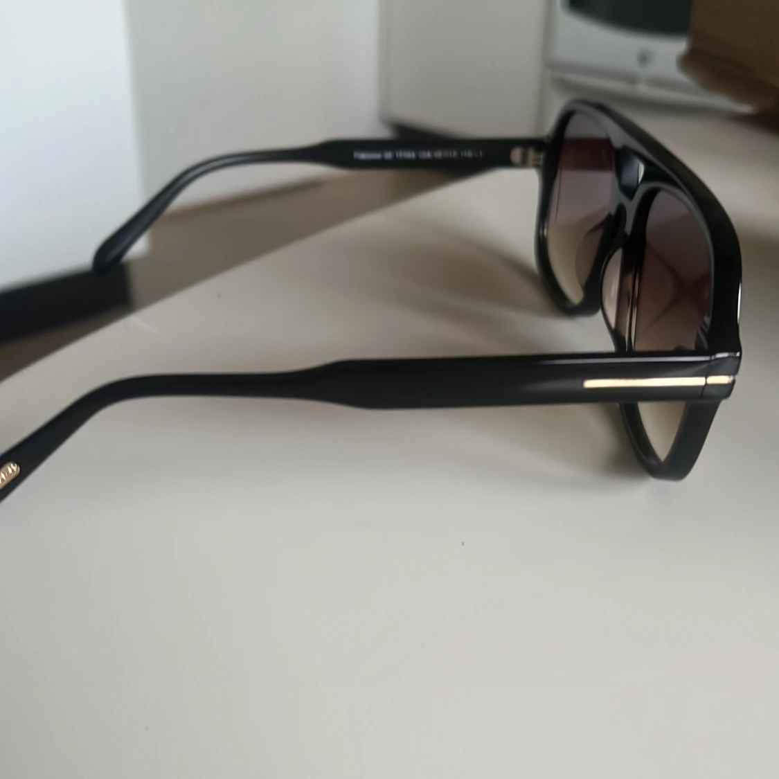 Svarta solglasögon från Tom Ford - 1