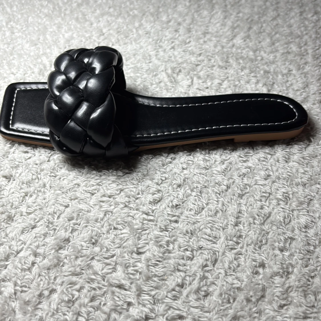 Svarta flätade sandaler med fyrkantig tå - 4