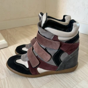 Skor med kilklack - Isabelle marant liknande skor knappt använda💞