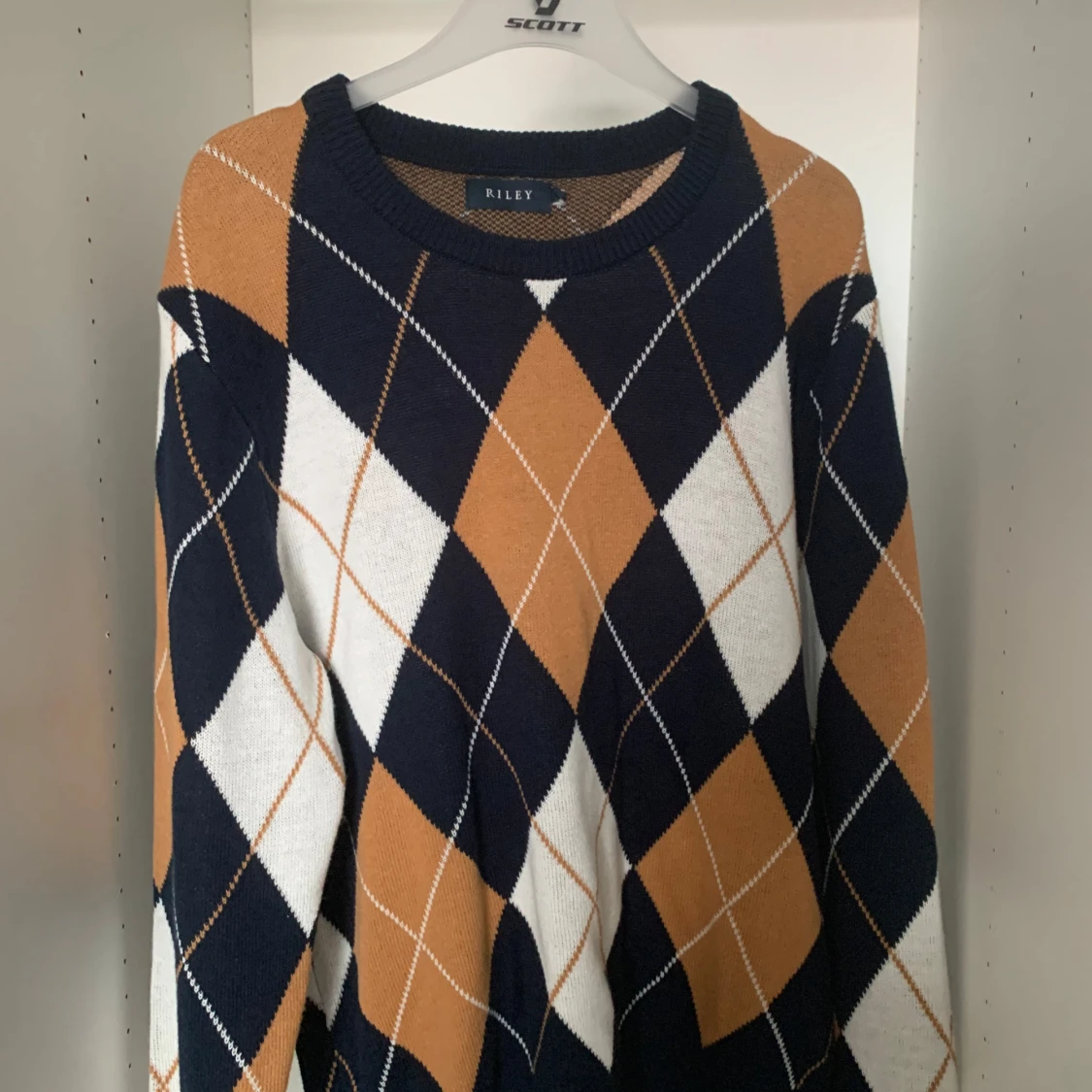 Rutig stickad tröja från Riley