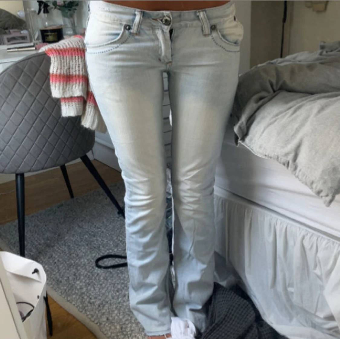 Ljusblå bootcut jeans 