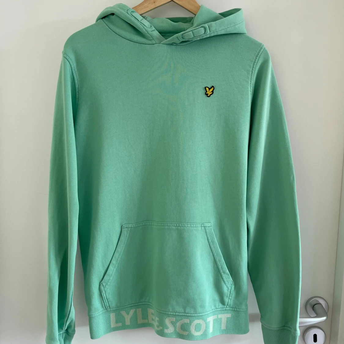 Mintgrön hoodie från Lyle & Scott