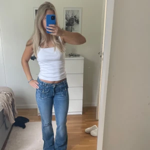 Snygga jeans - Snygg design med fickor framtill💓💓Endast testade!!