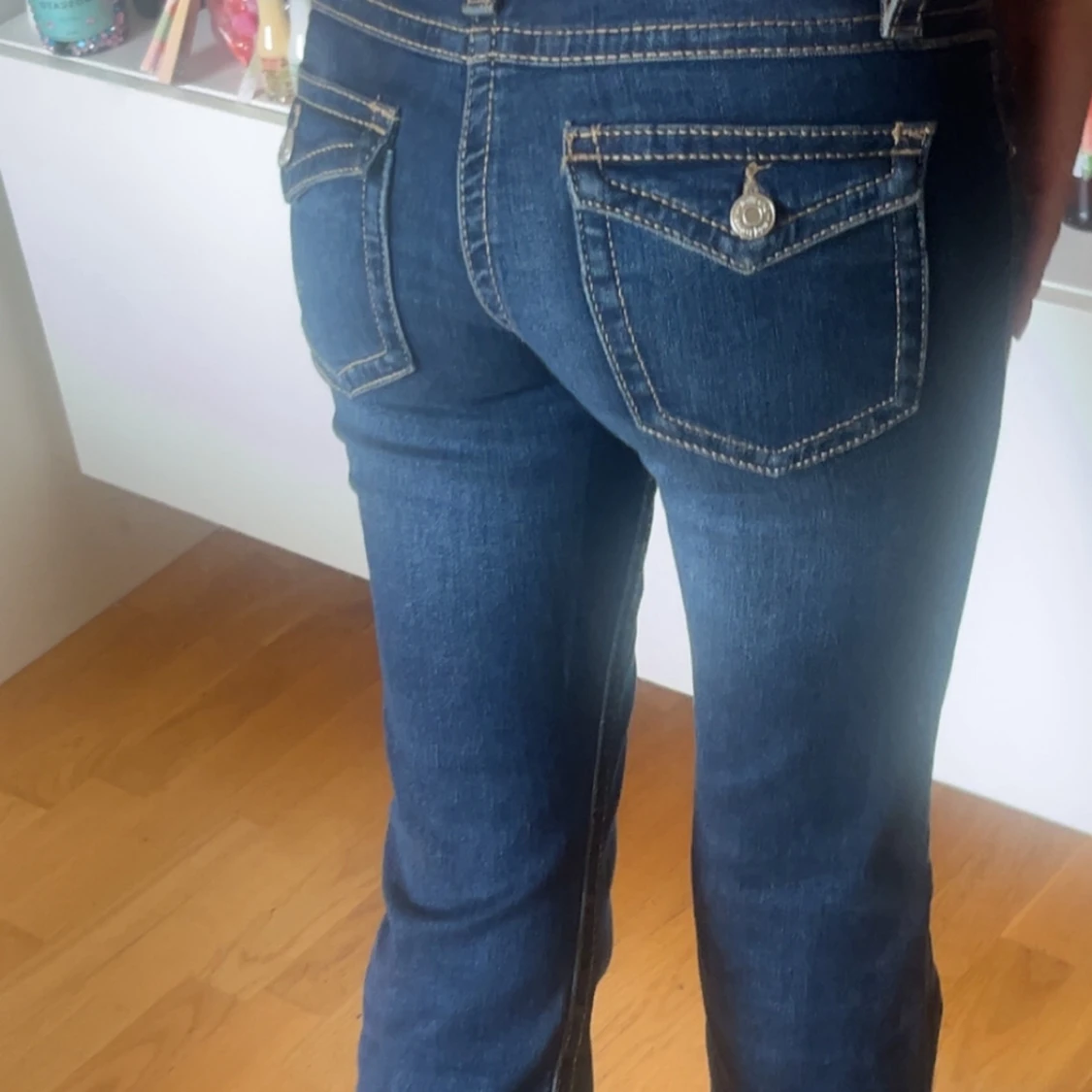 Mörkblå lågmidjade bootcut jeans med fickdetaljer - 3