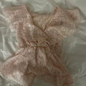 leopard rosa topp - supersöt rosa topp med leopardmönster💕💕