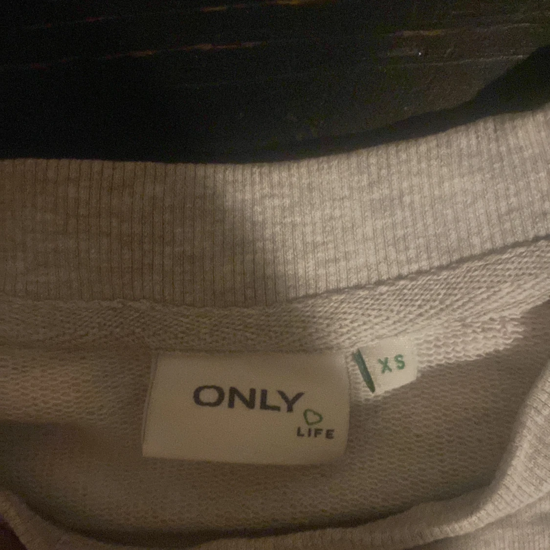 Grå sweatshirt med puffärm från ONLY - 2