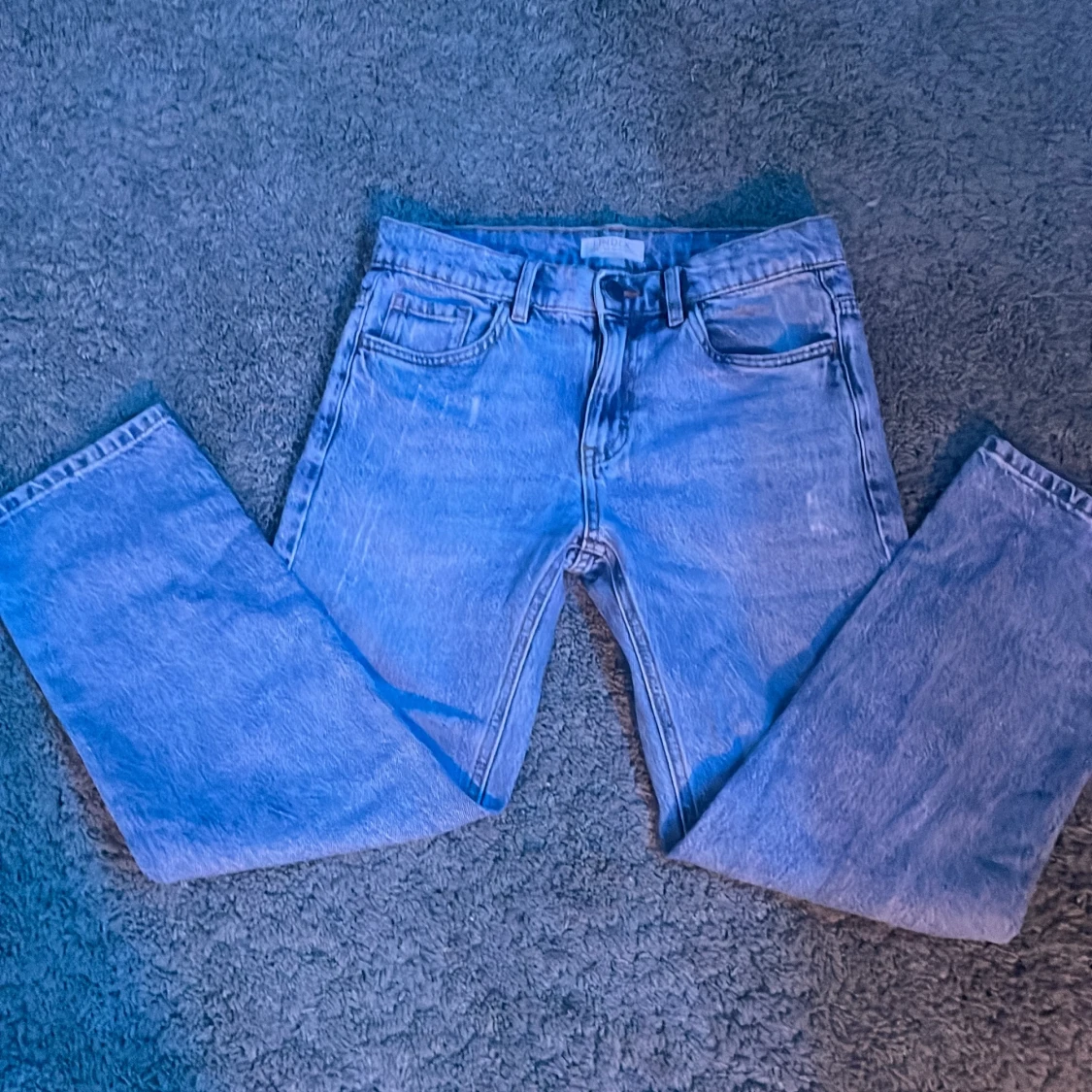 Ljusblå raka jeans från Lindex - 1