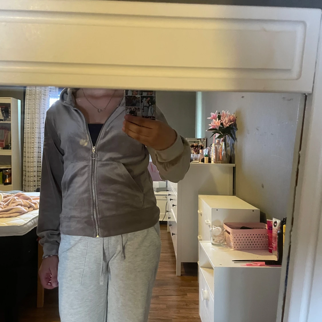 Beige kofta med dragkedja