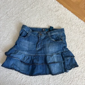 2000s skirt - blå kjol säljs pga kommer inte till användning, inga defekter och skulle säga att den är storlek xs-s. skriv om ni är intresserade💕