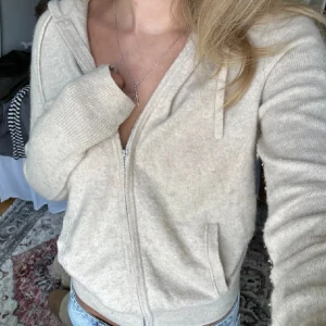 stickad zip hoodie - jätteskön stickad zip hoodie lik den från soft goat! oanvänd ☺️