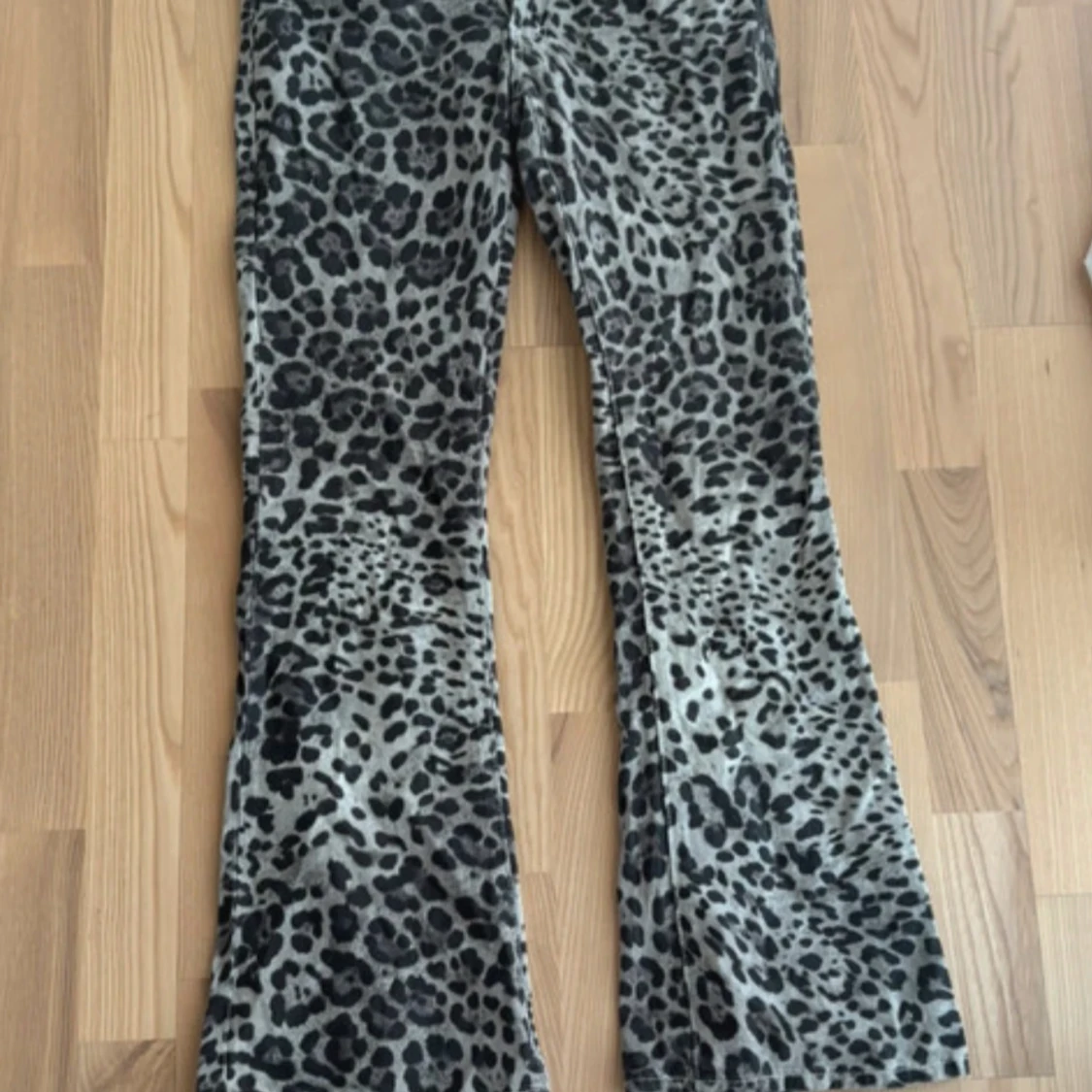 Leopardmönstrade jeans  - 3