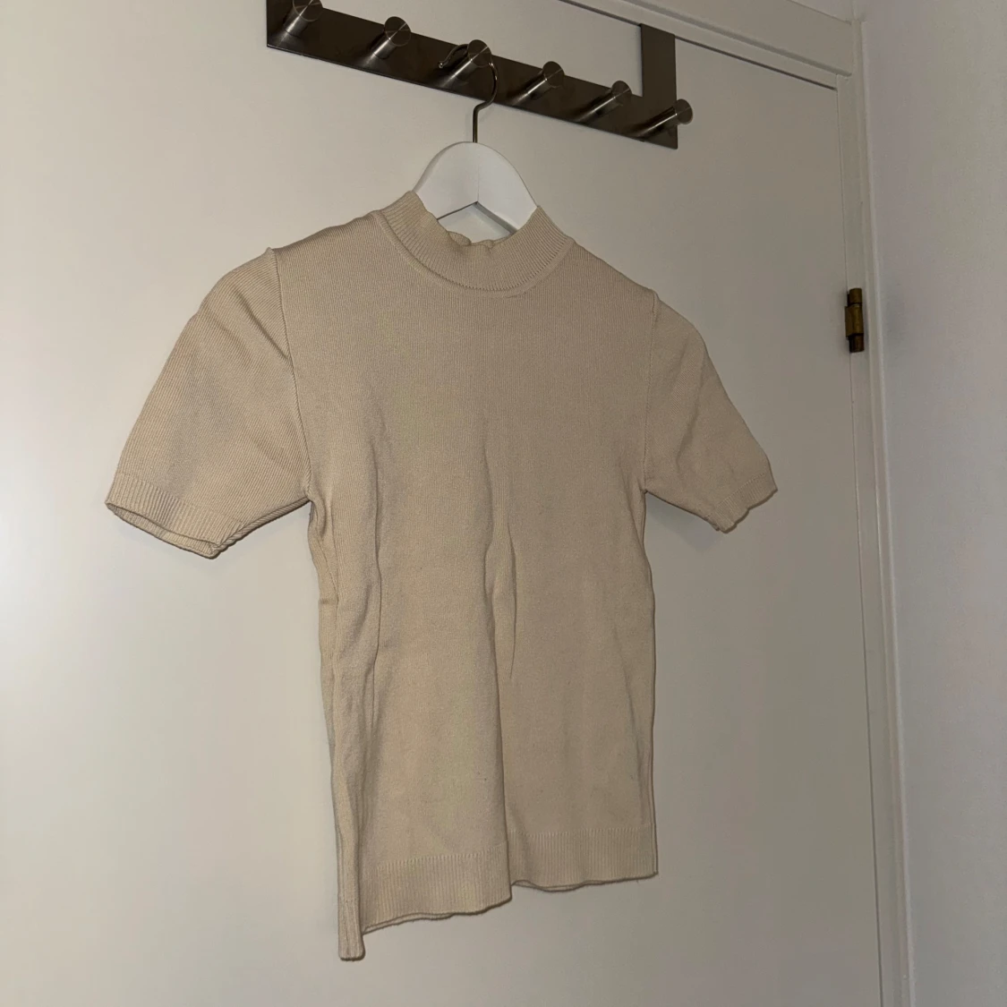 Beige kortärmad polotröja primark  - 1