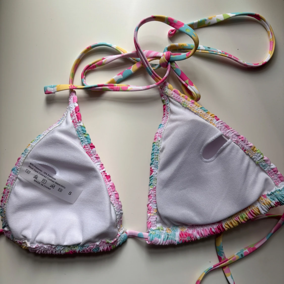 Färgglad bikiniöverdel - 1