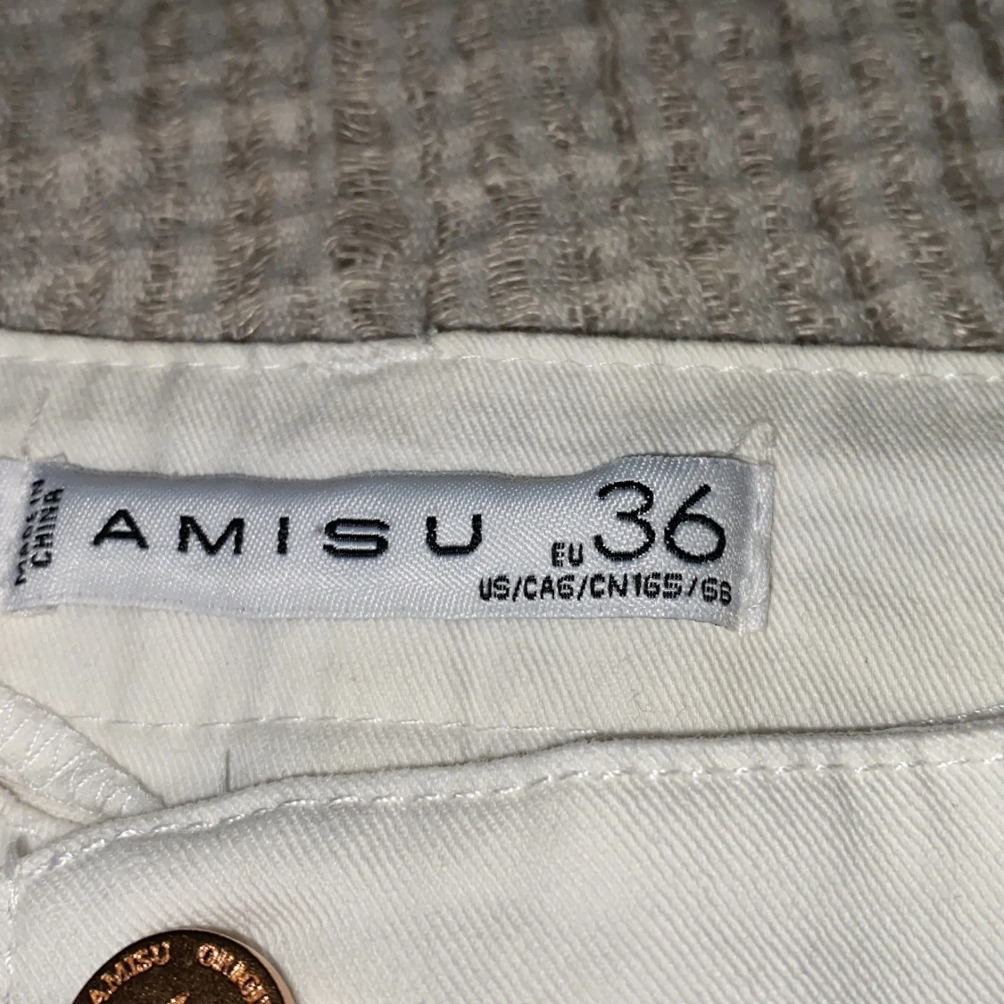 Vita shorts från Amisu - 2