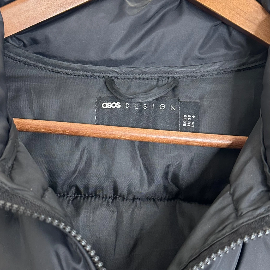 Svart croppad pufferjacka från ASOS DESIGN - 2