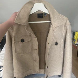 Beige jacka från Vero Moda - Snygg beige jacka från Vero Moda 