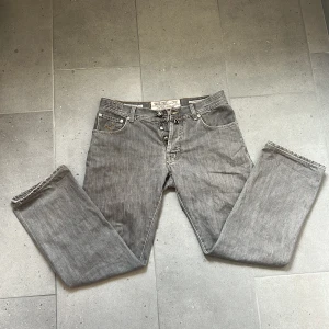 Jacob Cohën - Ett par helt oanvända jocob cohën jeans | ny pris: 5000kr | Storleken är 34| Passar perfekt i både lite finare tillfällen men också till vardags!  Bara höra av er för fler frågor!😄