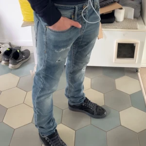 Jack and Jones  - Säljer nu ett par väldigt exklusiva jeans från Jack and Jones som ej säljs längre. Väldigt snygga och i princip nya utan kvitto. 