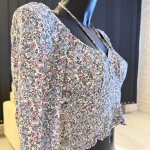 Blusar - Jättefin och bekväm blus för tjejer. Passar perfekt i s/m/l storlek. Jag rekommenderar den varmt.🌸🌸