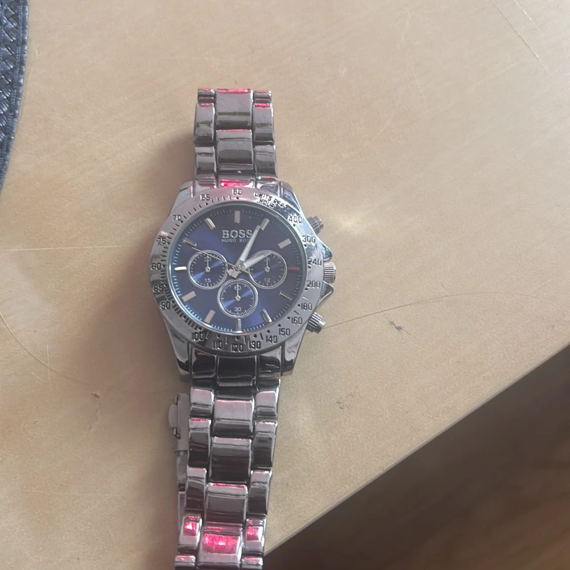 Silverfärgad klocka från Boss - 1