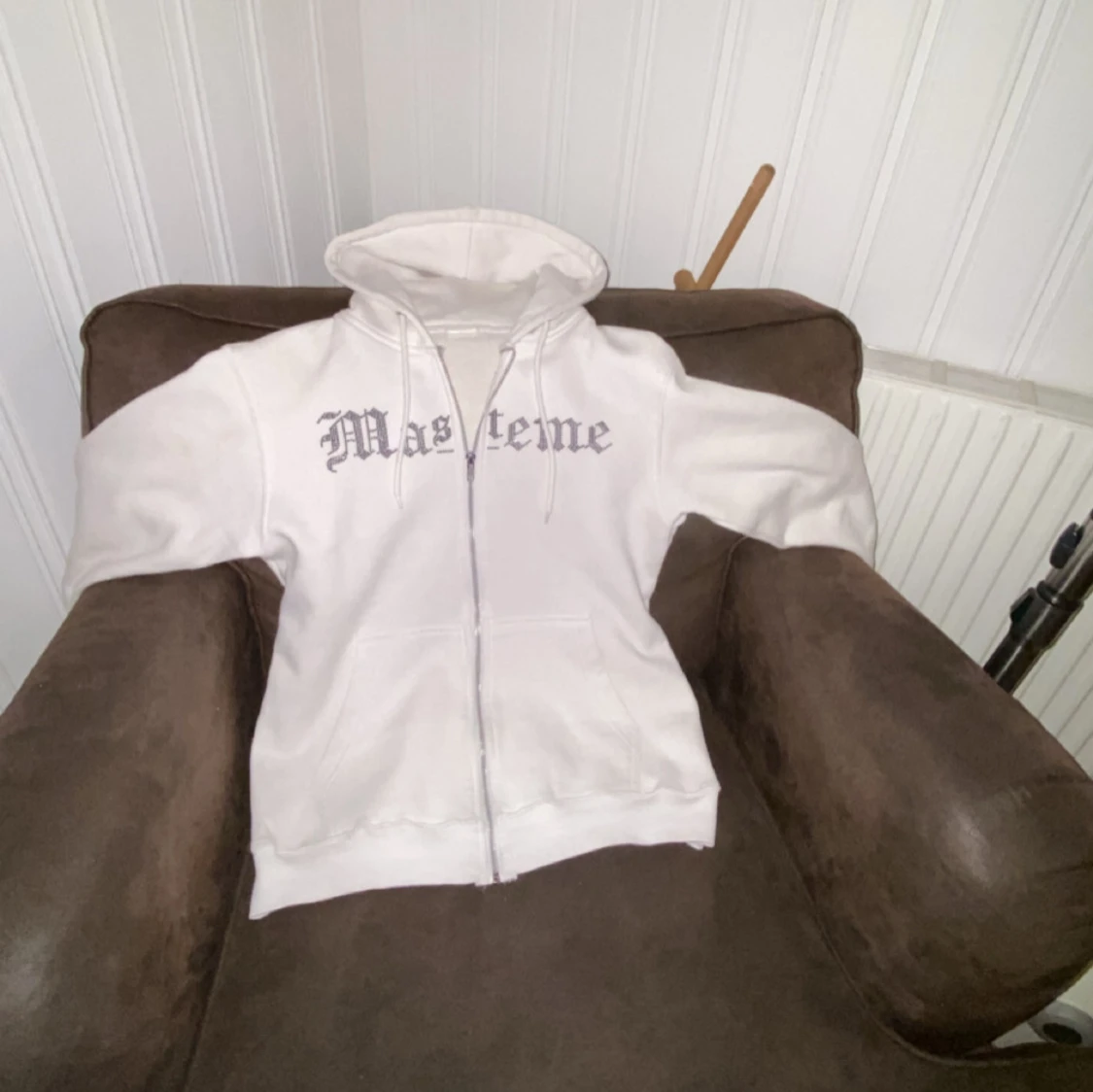 Vit hoodie från Masteme