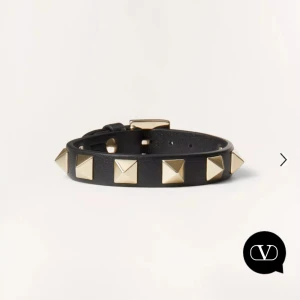 Valentino armband  - Valentino armband,säljer för jag slutat gillat det,look alike!