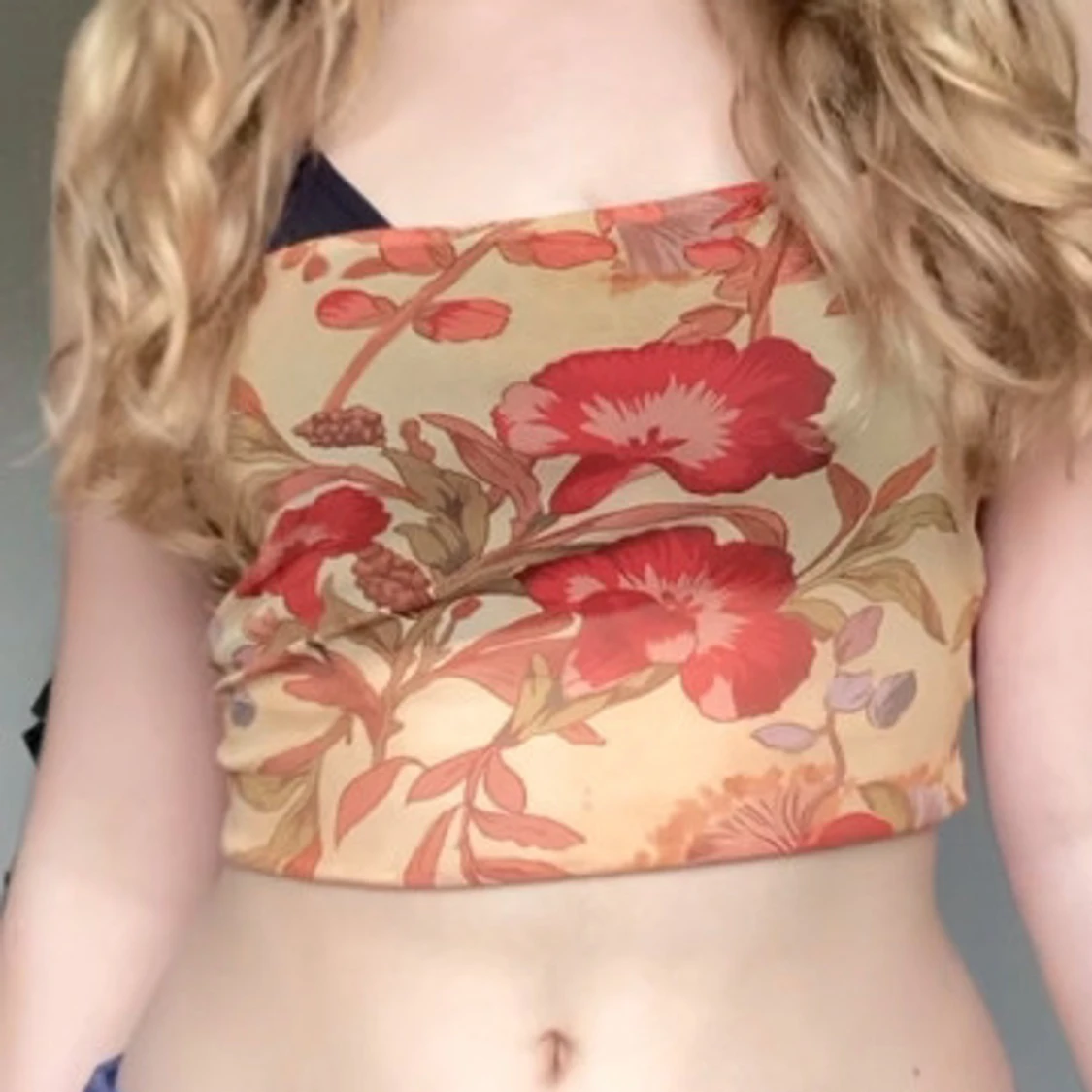 Blommig croppad topp